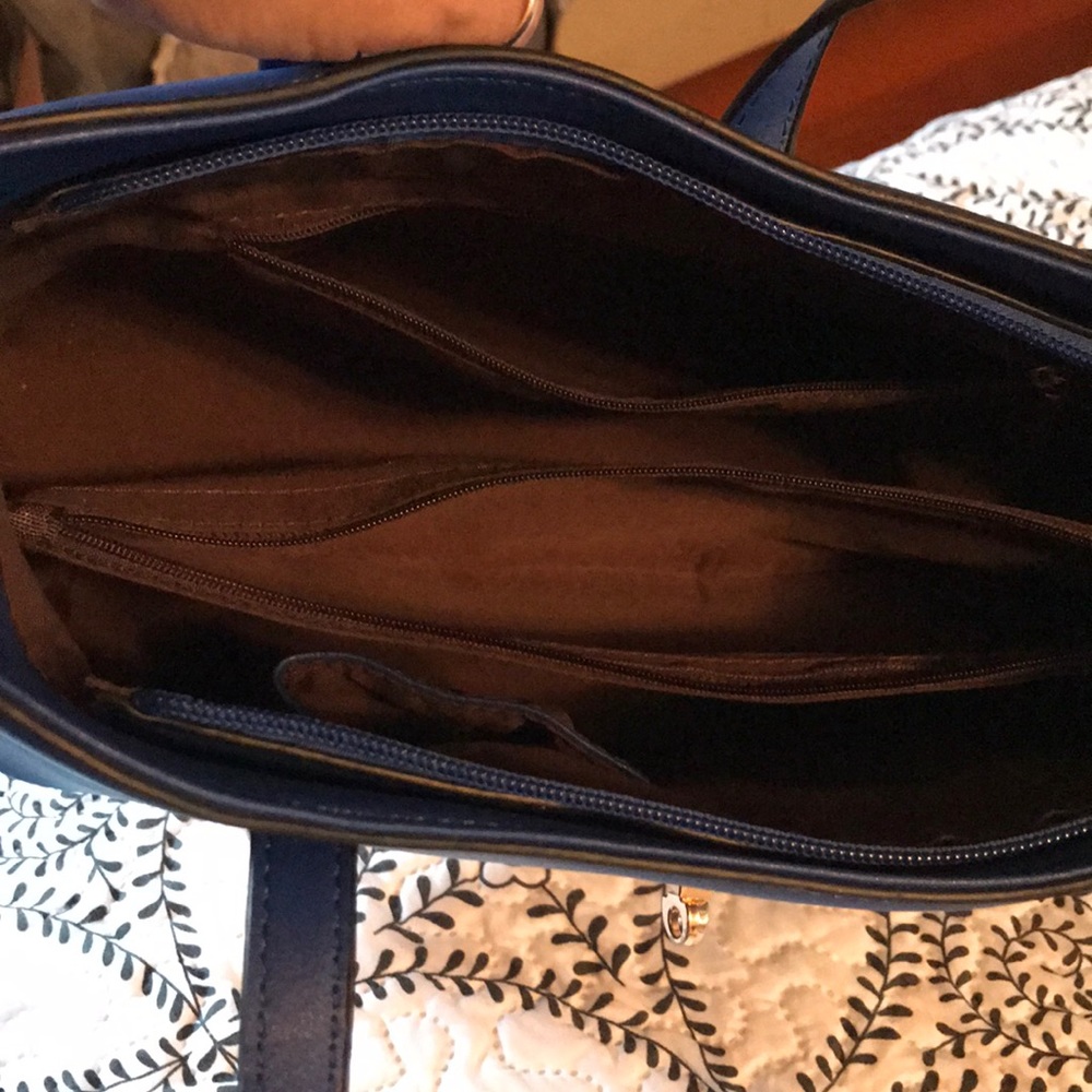 New sharp looking purse - Picture 4 of 6
